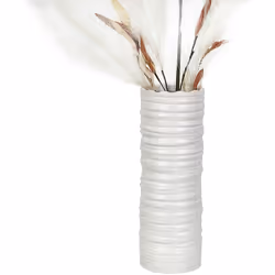 Vase en céramique blanc mat Matériel: Céramique Couleur blanche Assemblage requis : NON 13x13x40 cm. Système d'ancrage : NON