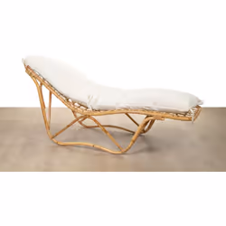 Chaise longue en rotin avec matelas Matériel: Rotin Couleur naturelle Assemblage requis : NON 65x170x70 cm. Système d'ancrage ...