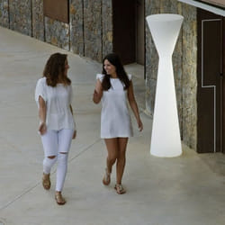 Lampadaire dextérieur LED RGB rechargeable Konika - NEWGARDEN - H 170cm / Ø 4550 - Blanc