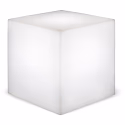 Lampe décorative d'extérieur de forme cubique fabriquée en polyéthylène de la collection Cuby de chez Newgarden. Ce cube poly ...