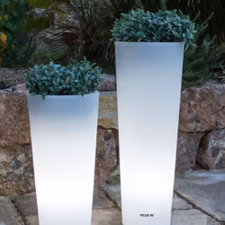 Description générale Découvrez le pot lumineux solaire Ficus 80 SmartTech, une jardinière cylindrique de 79 cm de hauteur et  ...