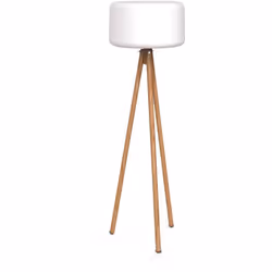 La lampe trépied d'extérieur Chloe fabriquée par Newgarden, est composée d'un trépied en bois naturel et d'un diffuseur de lu ...
