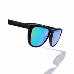 One Raw Carbon Fiber polarized #emerald