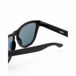 One polarized #black nebula