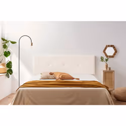 'C''est une tête en tissu au graphisme linéaire formant des carrés qui donne à votre chambre une certaine harmonie et un équi ...