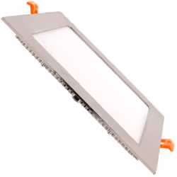 La Dalle LED Carrée Extra-Plate 18W Argentée a un design moderne et minimaliste avec une finition élégante. Les 1 400 lumens  ...