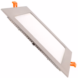 La Dalle LED Carrée Extra-Plate 18W Argentée a un design moderne et minimaliste avec une finition élégante. Les 1 400 lumens  ...