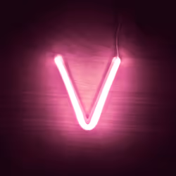 Les Lettres LED Rose reproduisent parfaitement l'effet visuel des anciennes enseignes néon. Son design modulaire vous permet ...