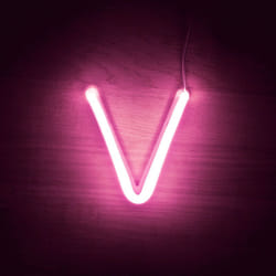 Lettres Néon led Rose v Rose