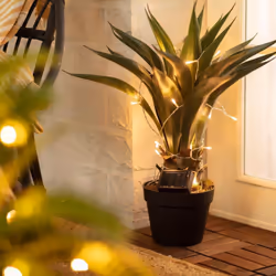 La Guirlande LED Extérieure Solaire Lilac 2m se recharge à l'énergie solaire grâce à son panneau solaire qui peut être instal ...