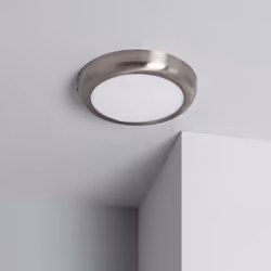 Le Plafonnier LED Rond 18W Métal Design Silver Ø225mm a un design moderne avec une élégante finition argentée. Les 1480 lumen ...