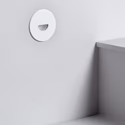 La Balise LED Extérieure 2W Encastrable au Mur Ronde Guell Blanche est un élément d'éclairage complémentaire, qui émet une lu ...