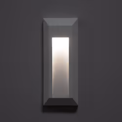 La Balise LED Extérieure 1W en Saillie au Mur Rectangulaire Gisli Blanche est un élément d'éclairage de courtoisie, qui émet ...