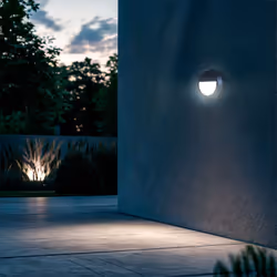 La Balise LED Extérieure 1W En Saillie au Mur Ronde Edulis Anthracite est la solution idéale pour le balisage de couloirs et  ...