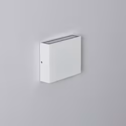 L' Applique Murale LED Extérieure Kaysa 6 W Éclairage Double Face Carrée Blanche est, sans aucun doute, un élément très décor ...