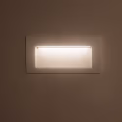 La Balise LED Extérieure 4W Encastrable au Mur Rectangulaire Elin Blanche est la solution idéale pour le balisage de couloirs ...