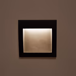 La Balise LED Extérieure 4W Encastrable au Mur Carrée Natt Noire est la solution idéale pour le balisage de couloirs et d’esc ...