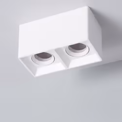 Le Plafonnier Space Carré Double est un élément d'éclairage très décoratif grâce à son nouveau design intemporel et minimalis ...