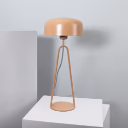 La Lampe à Poser Métal Luca combine un style rétro-industriel avec une finition mate. Les matériaux utilisés pour sa fabricat ...