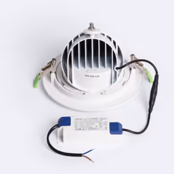 Le Downlight LED Rond Orientable 38W 120 lm/W OSRAM CCT LIFUD No Flicker est une solution d'éclairage technique conçue pour l ...