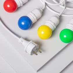 Efectoled - Kit Guirlande Waterproof 5.5m Blanche + 8 Ampoules led E27 G45 3W de Couleurs Multicolore