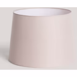L' Abat-jour de Lampe Priya ILUZZIA habillera votre lampe de la manière la plus subtile et la plus élégante. Cet abat-jour es ...