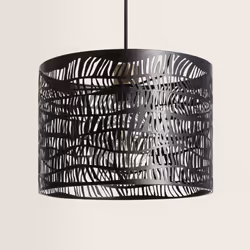 La Suspension Métal Vitta est l'élément de style moderne qui donnera une touche unique à l'espace de votre choix. Caractérist ...