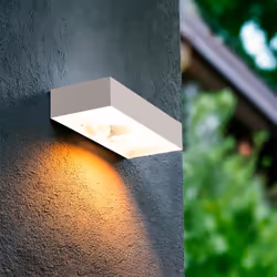 L'Applique Murale Extérieure LED 6W Karl Solaire Blanc est sans aucun doute un élément hautement décoratif et versatilité que ...