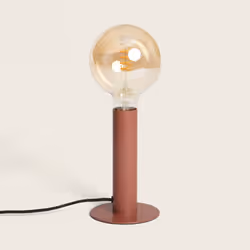 La Lampe à Poser Métal Rovia combine un design unique et subtil, avec des finitions en métal de couleur blanc, noir et terre  ...