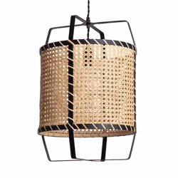 La lampe suspendue en rotin Baco deviendra l'élément de design parfait qui donnera une touche unique à l'espace souhaité. Grâ ...