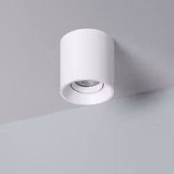 Le Plafonnier Space Blanc avec Ampoule GU10 est un élément d'éclairage très décoratif grâce à son nouveau design intemporel e ...