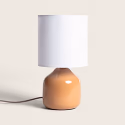 La Lampe à Poser Céramique Maya est une pièce d'éclairage charmante et polyvalente qui ajoute une touche d'élégance et de cou ...