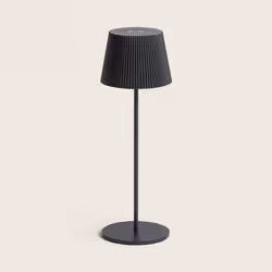 La Lampe à Poser LED Extérieure Portative Aluminium 1,2 W avec Batterie Rechargeable Willox allie un design moderne à des fin ...