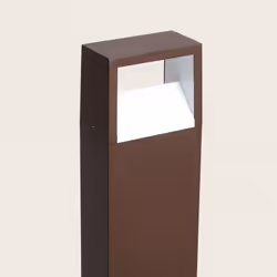La Balise LED 9W Extérieure Aluminium en Saillie sur Pied 80cm Sheffield est une excellente option pour tout espace extérieur ...