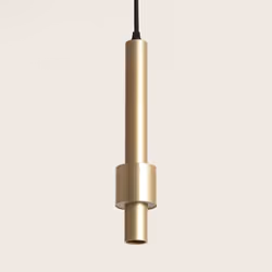 La Suspension A luminium Dakari est fabriquée en aluminium et composée de plusieurs éléments qui se complètent pour créer une ...