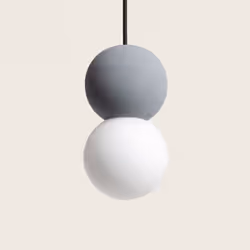 La Suspension Plâtre ou Ciment Delya offre une fusion de style contemporain et de matériaux robustes. Disponible en plâtre bl ...