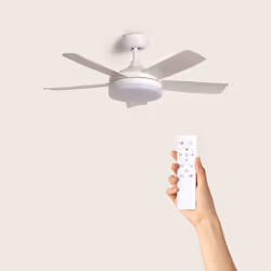 Le Ventilateur de Plafond Silencieux Patroclo Blanc 106 cm 35W intègre une source lumineuse à technologie LED et CCT d'une pu ...