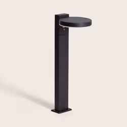 Mettez en valeur votre jardin ou votre allée avec cette balise extérieure de haute qualité Aris. Fabriquée en aluminium résis ...