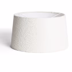 Transformez votre espace avec l'Abat-jour Lampe Toile Micaela, un véritable icône d'élégance. Fabriqué en tissu de la plus ha ...