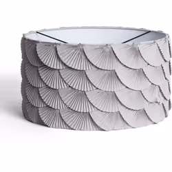 Transformez n'importe quel coin de votre maison en un oasis de lumière et de style avec l'Abat-jour Lampe Toile Anabela. Imag ...