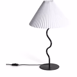 Illuminatez votre maison avec style grâce à la Lampe à poser Metal Denahi. Fabriquée en métal de haute qualité, cette lampe a ...