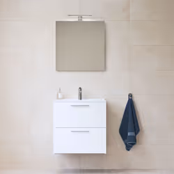 Ensemble de meubles de salle de bain VitrA en blanc, emballé dans une seule boîte. L'ensemble comprend un meuble suspendu ave ...