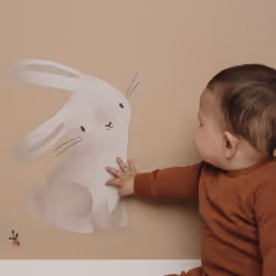 Pour une décoration facile et adorable, des stickers muraux de coloris pastel à coller selon vos envies sur les murs de la ch ...