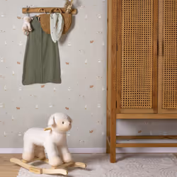 Décorez la chambre de votre enfant avec ce charmant papier peint intissé au motif de petits animaux de la ferme. Une décorati ...