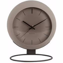 Le monde est à vos pieds avec l'horloge de table Nirvana Globe de Karlsson. Cette horloge ludique en fer doit son nom à son d ...