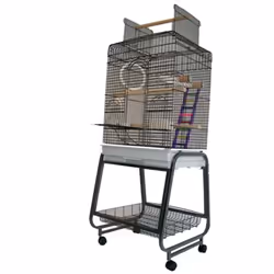 Cette cage pour perroquets Villa Aurelia de Strong sera parfaite pour les perroquets pour y jouer et se reposer. C'est une ca ...