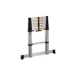 Une échelle pliable pratique, idéale pour gagner de l'espace de rangement. Echelle à la sructure télescopique en aluminium. C ...