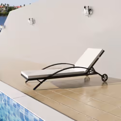 Cette chaise longue en rotin de haute qualité combine élégance et fonctionnalité et deviendra le point central de votre jardi ...