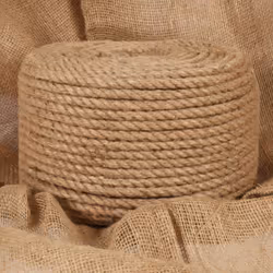 Cette corde de jute est très populaire dans divers domaines grâce à son application universelle. Elle est idéale pour une uti ...