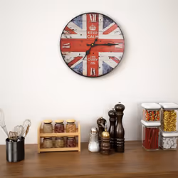Notre horloge murale de style rétro sera un excellent supplément à la décoration de votre cuisine ou salon. L'horloge a un ca ...
